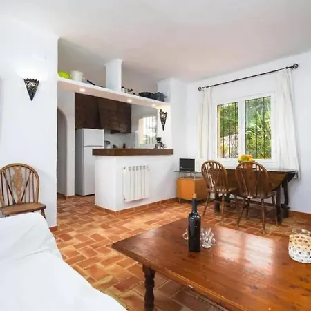 Holiday home 4 Persoons Met Gemeenschappelijk Zwembad *