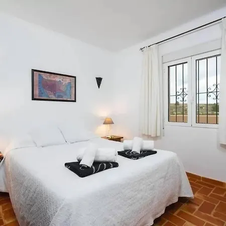 Holiday home 4 Persoons Met Gemeenschappelijk Zwembad Teulada